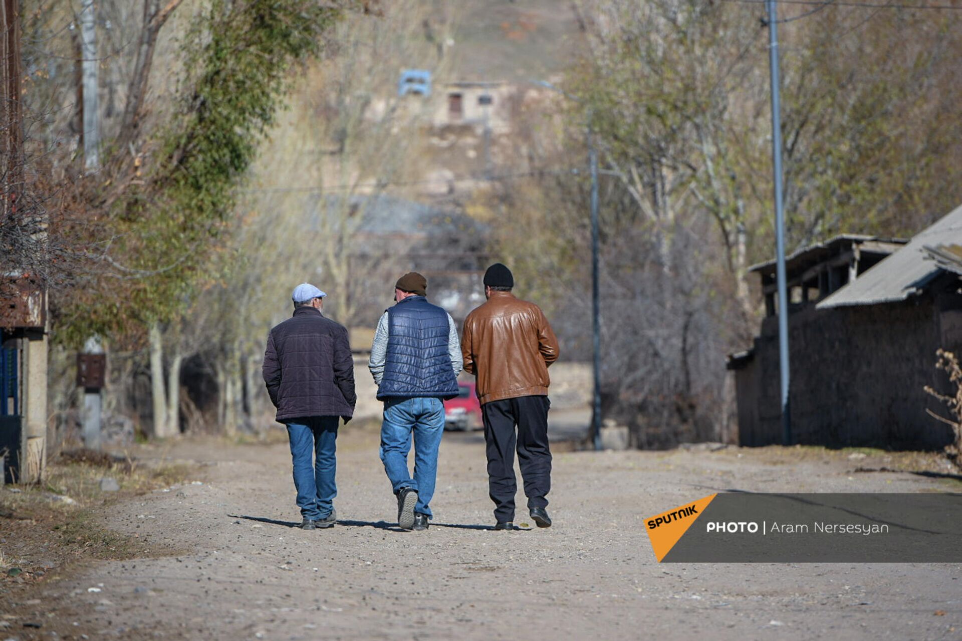 Жители села Ангехакот на проселке - Sputnik Армения, 1920, 17.11.2021