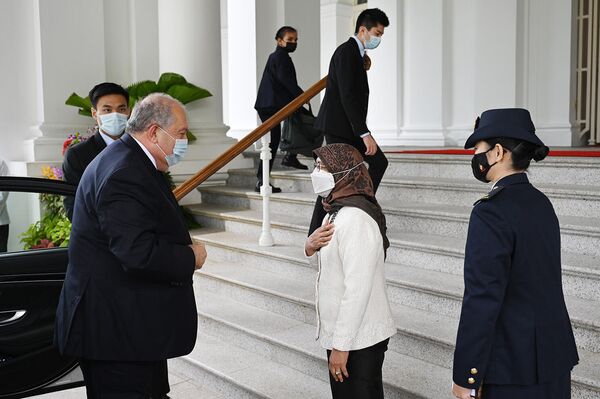 Президент Армен Саркисян встретился с Президентом Сингапура Халимой Якоб (17 ноября 2021). Сингапур - Sputnik Армения