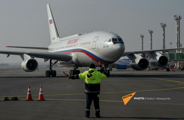 Правительственный борт РФ с российской делегацией приземлился в аэропорту &quot;Звартноц&quot;  - Sputnik Армения