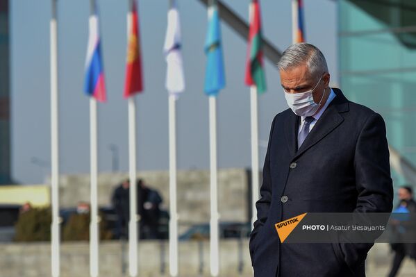 Вице-премьер Мгер Григорян в аэропорту &quot;Звартноц&quot;  - Sputnik Армения