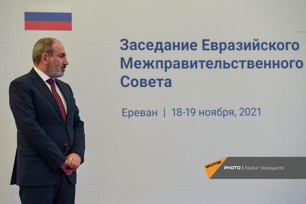 Հայաստանի վարչապետ Նիկոլ Փաշինյանը սպասում է Եվրասիական միջկառավարական խորհրդի նիստի մասնակիցներին (19 նոյեմբերի, 2021) - Sputnik Արմենիա