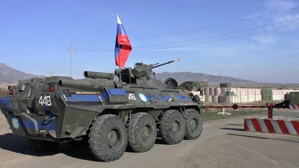 Российские миротворцы провели патрулирование вдоль линии разграничения сторон в Нагорном Карабахе - Sputnik Армения