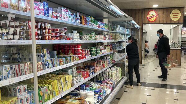 Молочные продукты в супермаркете - Sputnik Армения