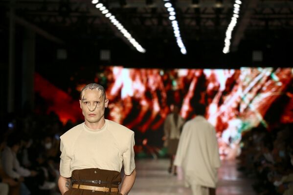 Մոդելները ներկայացնում են դիզայներ Ժոաո Պիմենտայի ստեղծած հագուստը - Sputnik Արմենիա