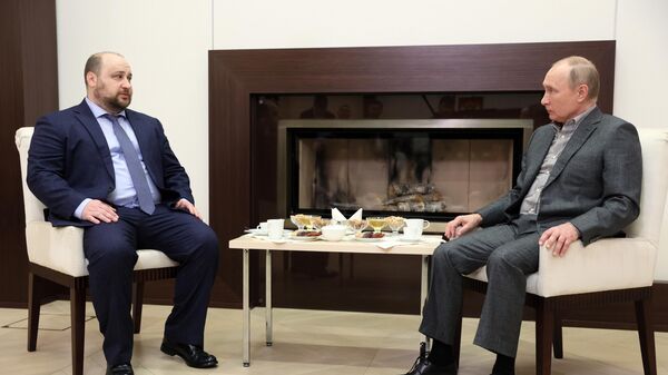 Президент РФ В.Путин встретился с заместителем директора Центра имени Н. Ф. Гамалеи Д. Логуновым - Sputnik Армения