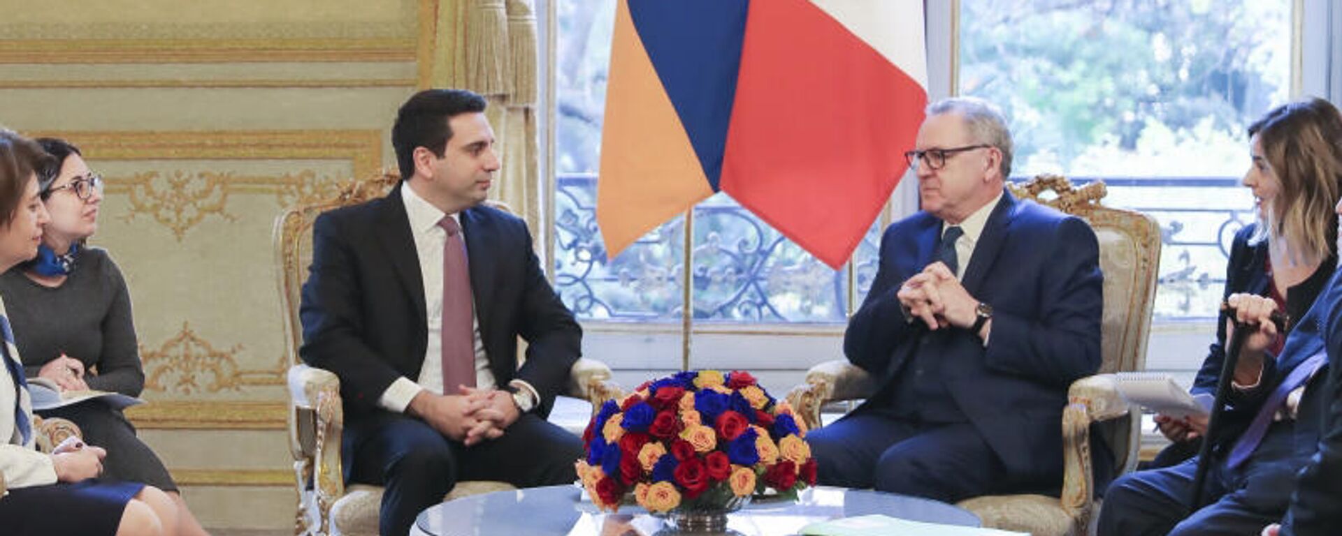 Спикер Национального собрания Армении Ален Симонян встретился с председателем Нацсобрания Франции Ришаром Ферраном (22 ноября 2021). Париж - Sputnik Армения, 1920, 22.11.2021