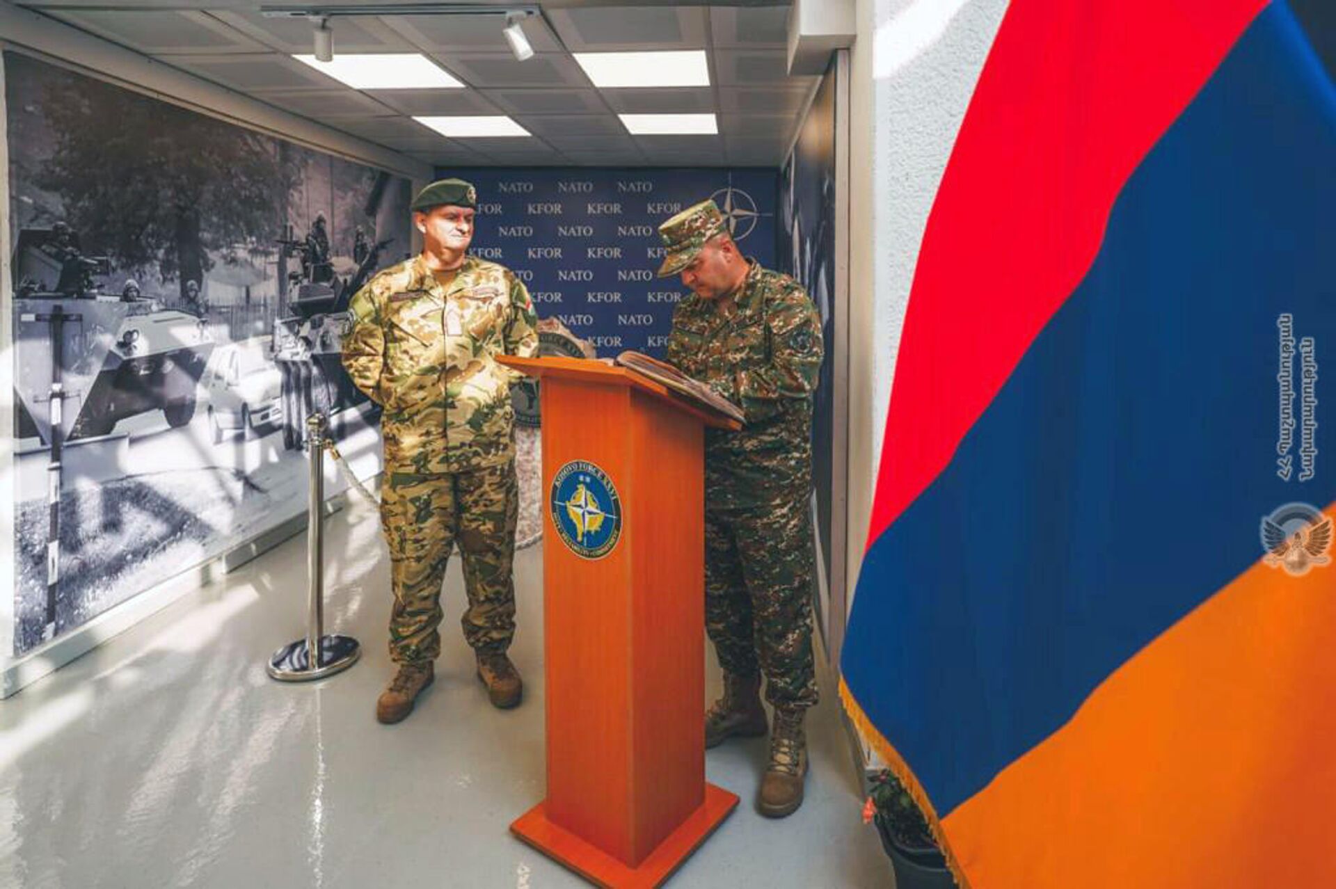 Командующий миротворческой бригадой МО Армении, генерал-майор Артак Тоноян совершил рабочий визит в Косово, встретился с военнослужащими армянского контингента, осуществляющего миротворческую миссию, ознакомился с условиями их пребывания - Sputnik Армения, 1920, 24.11.2021