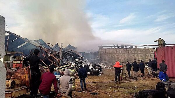Пожар на территории хлопкоперерабатывающего завода в Согде, район Мастчох, Таджикистан - Sputnik Армения