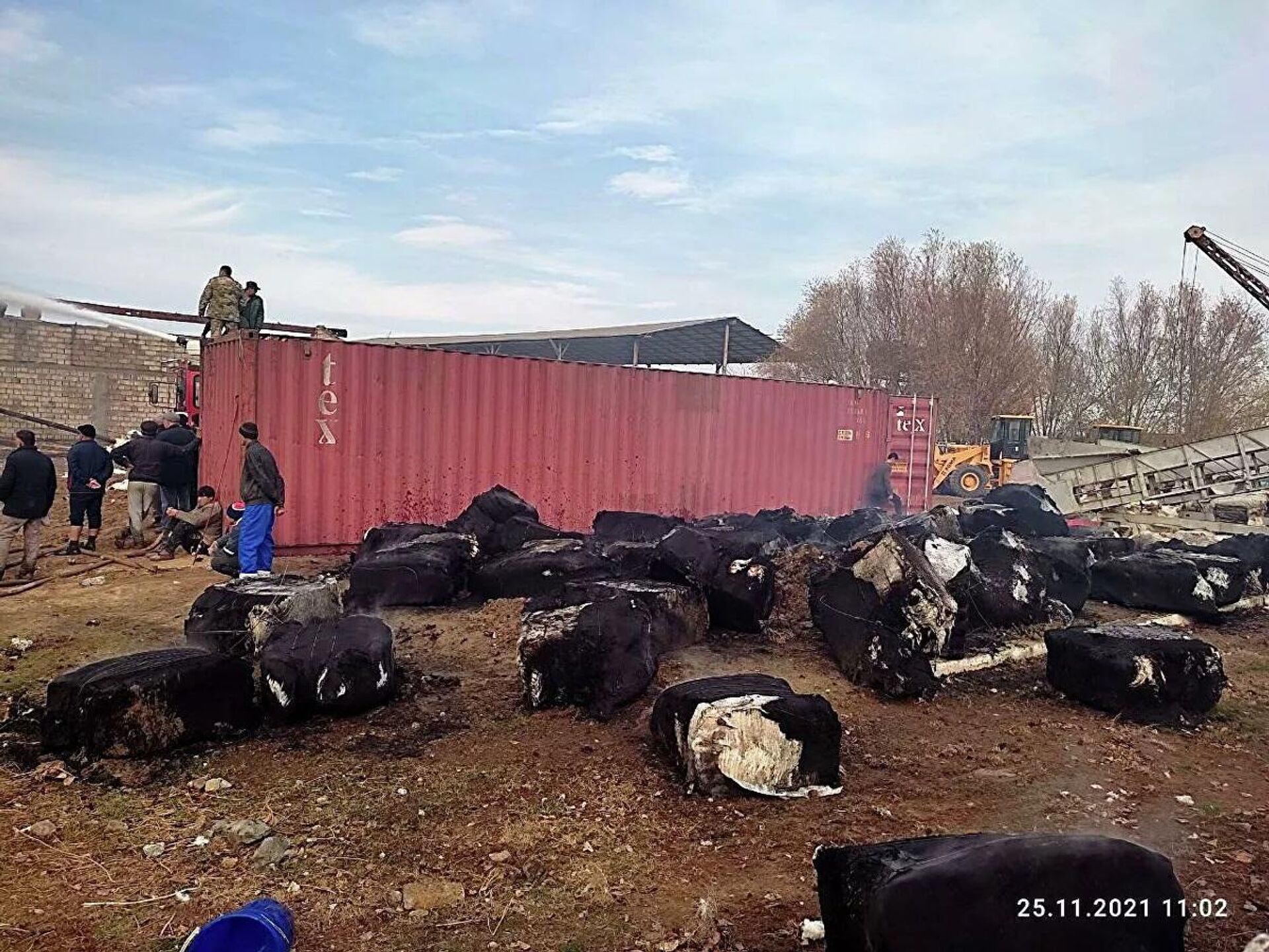 Пожар на территории хлопкоперерабатывающего завода в Согде, район Мастчох, Таджикистан - Sputnik Армения, 1920, 25.11.2021