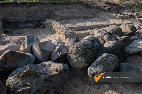 Археологические раскопки в административном районе Еревана Шенгавите - Sputnik Армения