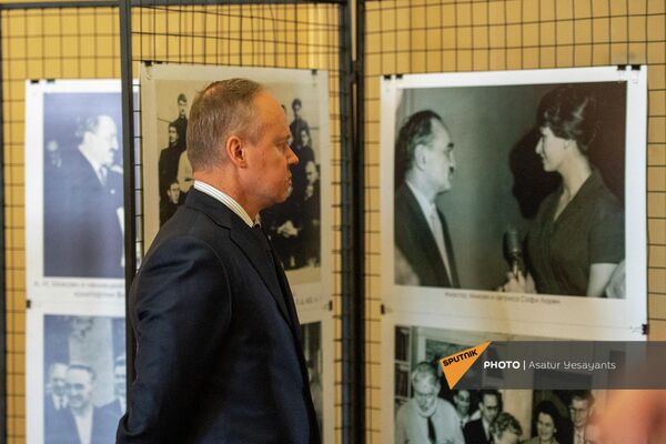 Անաստաս Միկոյանի 126-ամյակին նվիրված լուսանկարչական ցուցահանդեսի բացումը (29 նոյեմբերի, 2021թ). Երևան - Sputnik Արմենիա