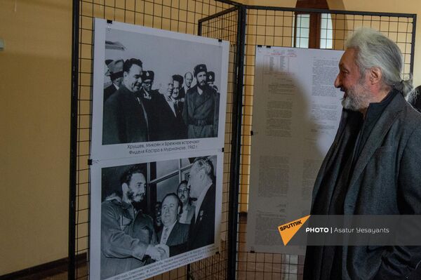 Ստաս Նամինը Անաստաս Միկոյանի 126-ամյակին նվիրված լուսանկարչական ցուցահանդեսի բացման ժամանակ (29 նոյեմբերի, 2021թ). Երևան - Sputnik Արմենիա