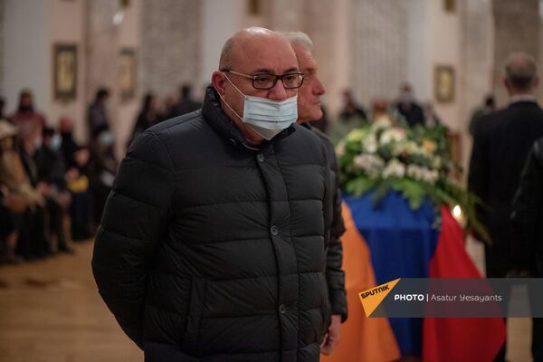 Гурген Арсенян на гражданской панихиде по Вано Сирадегяну - Sputnik Армения