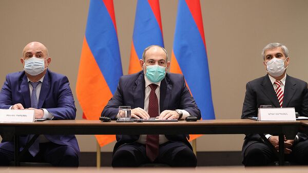 Премьер-министр Никол Пашинян на очередном заседании совета по сотрудничеству с внепарламентскими политическими силами (4 декабря 2021). Еревaн - Sputnik Армения
