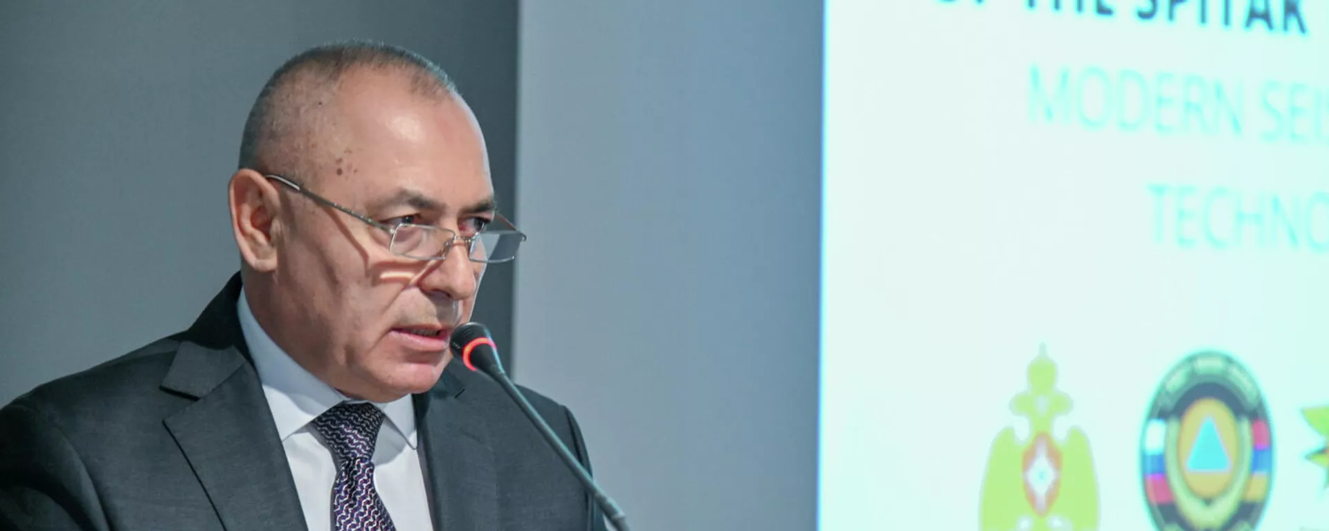 Министр по чрезвычайным ситуациям Андраник Пилоян на международной научно-практической конференции Исторический опыт Спитакского землетрясения. современные технологии сейсмической безопасности (6 декабря 2021). Еревaн - Sputnik Армения, 1920, 06.12.2021