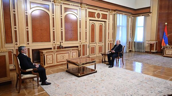 Президент Армен Саркисян принял лидера партии Республика Арама Саркисяна (6 декабря 2021). Еревaн - Sputnik Армения