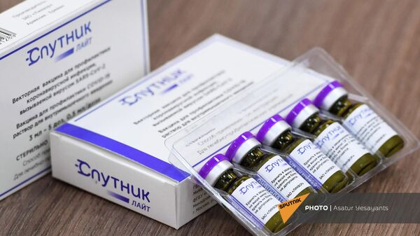 Ампулы вакцины местного производства Спутник Лайт - Sputnik Армения