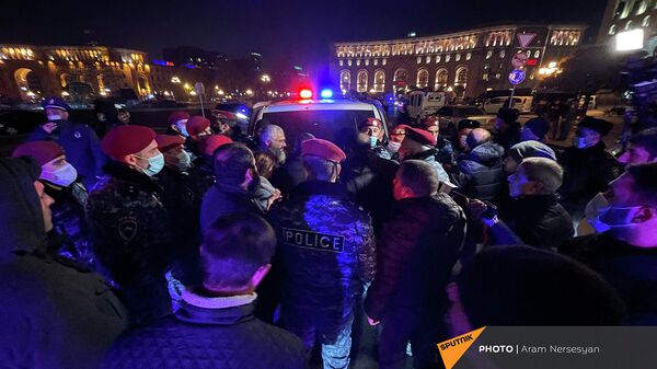 Акция протеста у здания Правительства на площади Республики (7 декабря 2021). Еревaн - Sputnik Армения