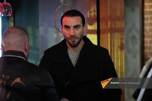 Դերասան Ռաֆայել Երանոսյանը&#x60; Քրիստինե Գրիգորյանի նոր հավաքածուի ցուցադրության ժամանակ - Sputnik Արմենիա