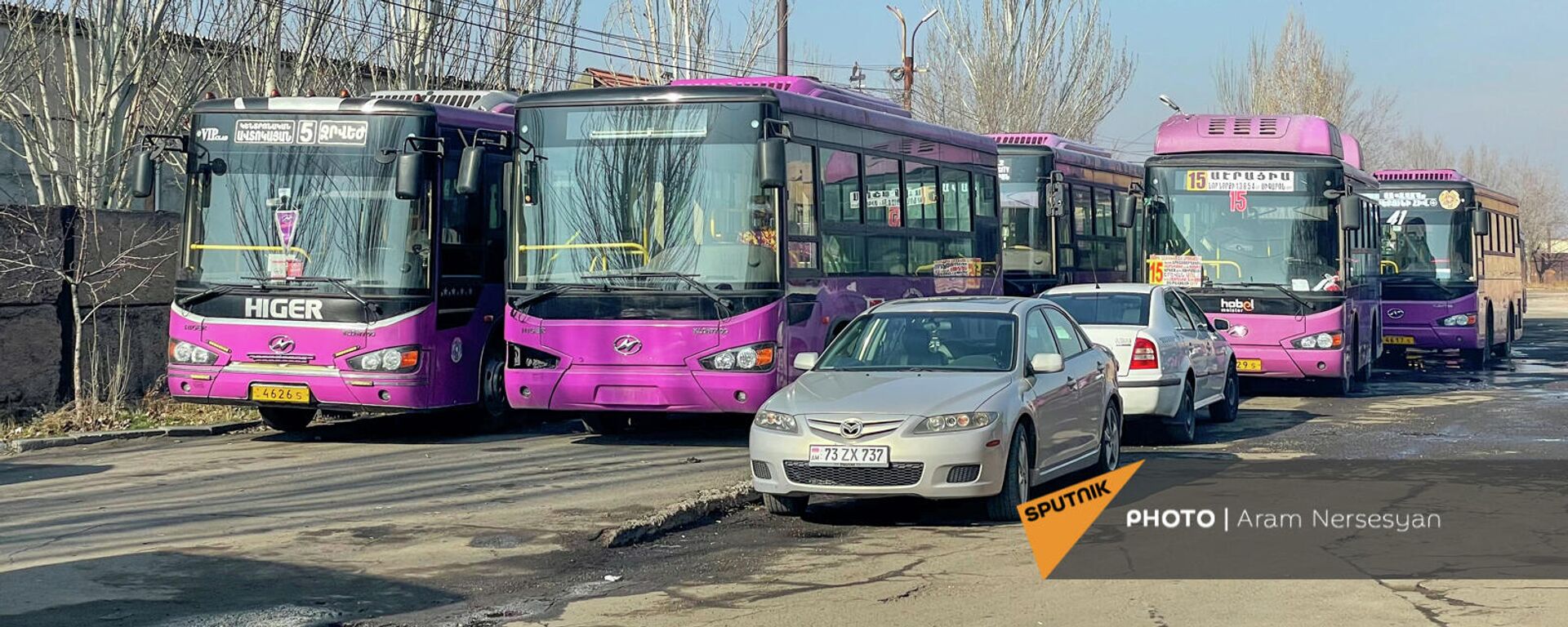 Бойкот водителей автобусов перед автобусным парком (13 декабря 2021). Еревaн - Sputnik Армения, 1920, 13.12.2021