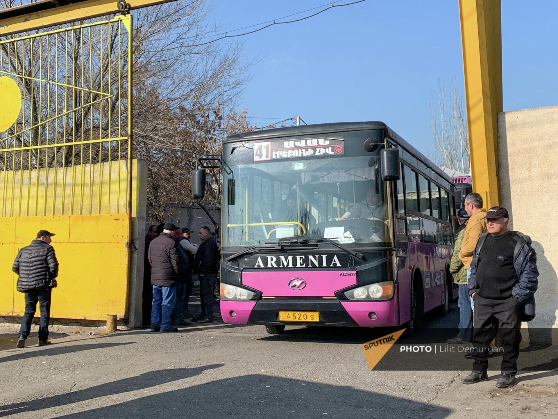 Проблемы частично решены: некоторые водители автобусов в Ереване вернулись  к работе - 13.12.2021, Sputnik Армения