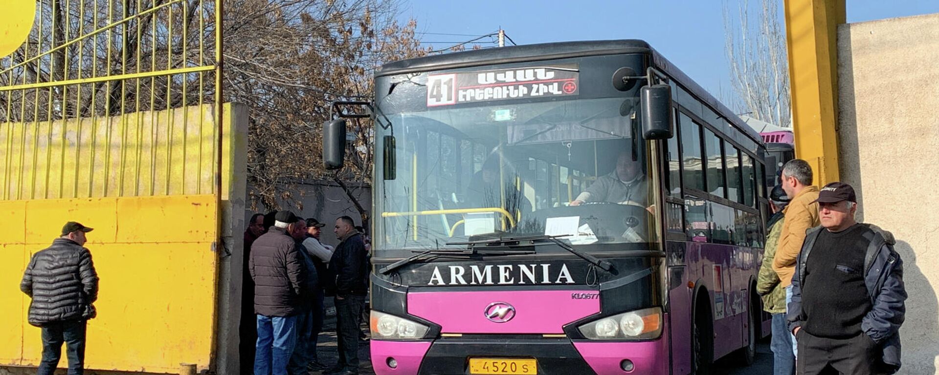 Բողոքի ակցիայի մասնակից վարորդները ավտոբուսային հավաքակայանի մոտ (12 դեկտեմբերի, 2021թ)․ Երևան - Sputnik Արմենիա, 1920, 13.12.2021