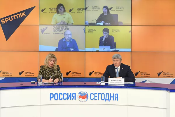 Министр по таможенному сотрудничеству Евразийской экономической комиссии Максат Мамытканов во время телемоста Москва-Минск-Ереван-Нур-Султан-Бишкек (13 декабря 2021). Москвa Министр по таможенному сотрудничеству Евразийской экономической комиссии Максат Мамытканов во время телемоста Москва-Минск-Ереван-Нур-Султан-Бишкек (13 декабря 2021). Москвa - Sputnik Армения