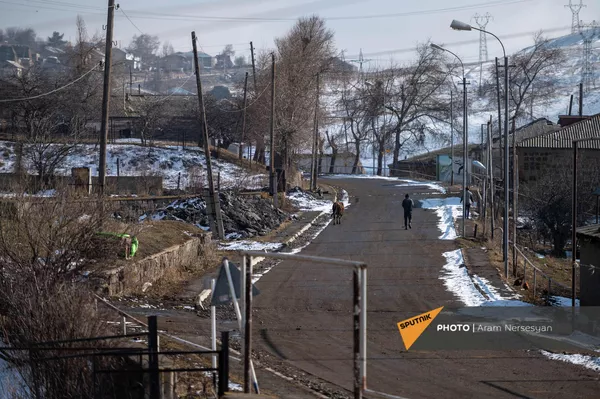 Проселок в селе Семеновка Гегаркуникской области Проселок в селе Семеновка Гегаркуникской области - Sputnik Армения