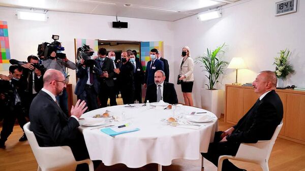 ՀՀ վարչապետ Նիկոլ Փաշինյանի, Եվրոպական խորհրդի նախագահ Շառլ Միշելի և Ադրբեջանի Հանրապետության նախագահ Իլհամ Ալիևի եռակողմ հանդիպումը (14 դեկտեմբերի, 2021թ). Բրյուսել - Sputnik Արմենիա