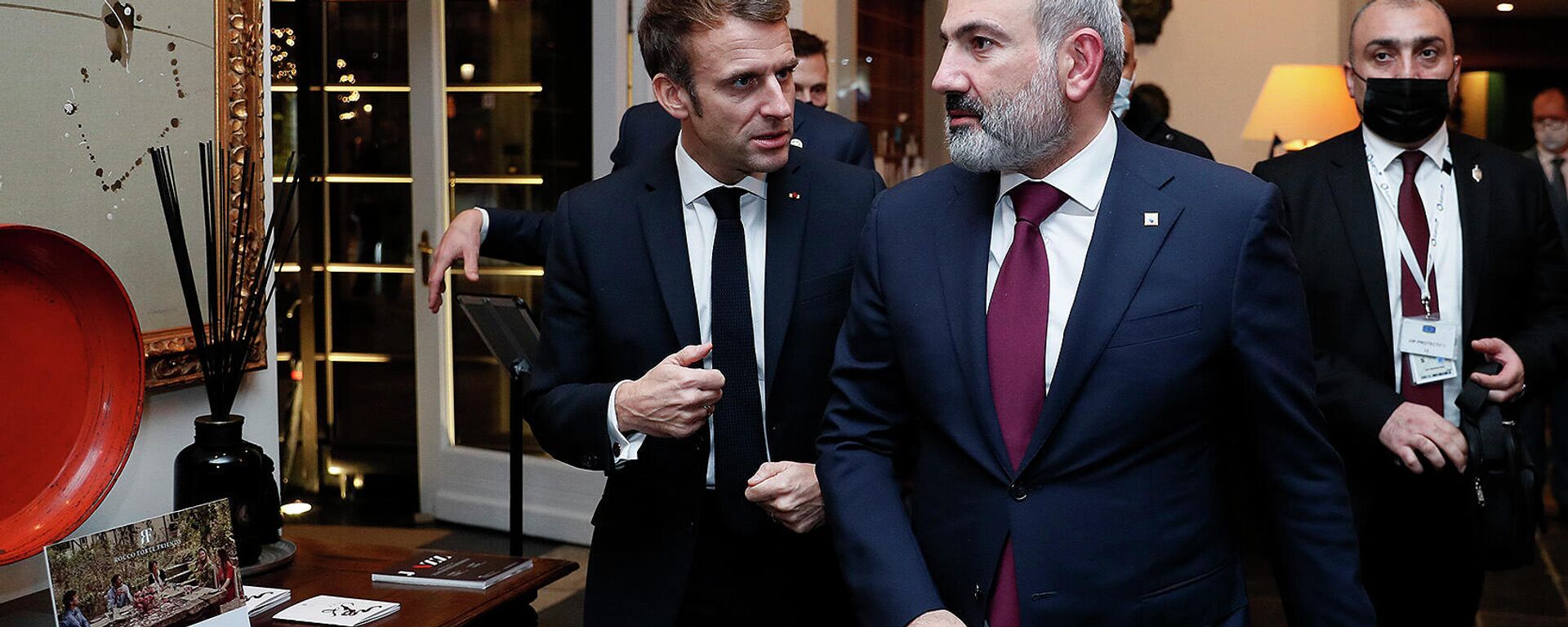 Встреча лидеров Армении и Франции Никола Пашиняна и Эммануэля Макрона (15 декабря 2021). Брюссель - Sputnik Армения, 1920, 16.12.2021