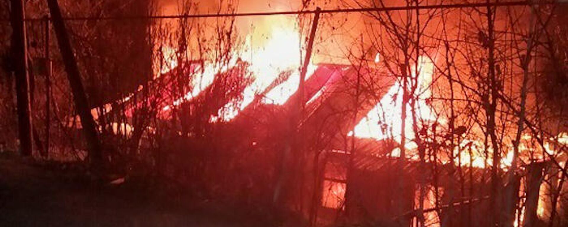 Пожар у здания администрации общины Туманян (16 декабря 2021). Лори - Sputnik Армения, 1920, 16.12.2021