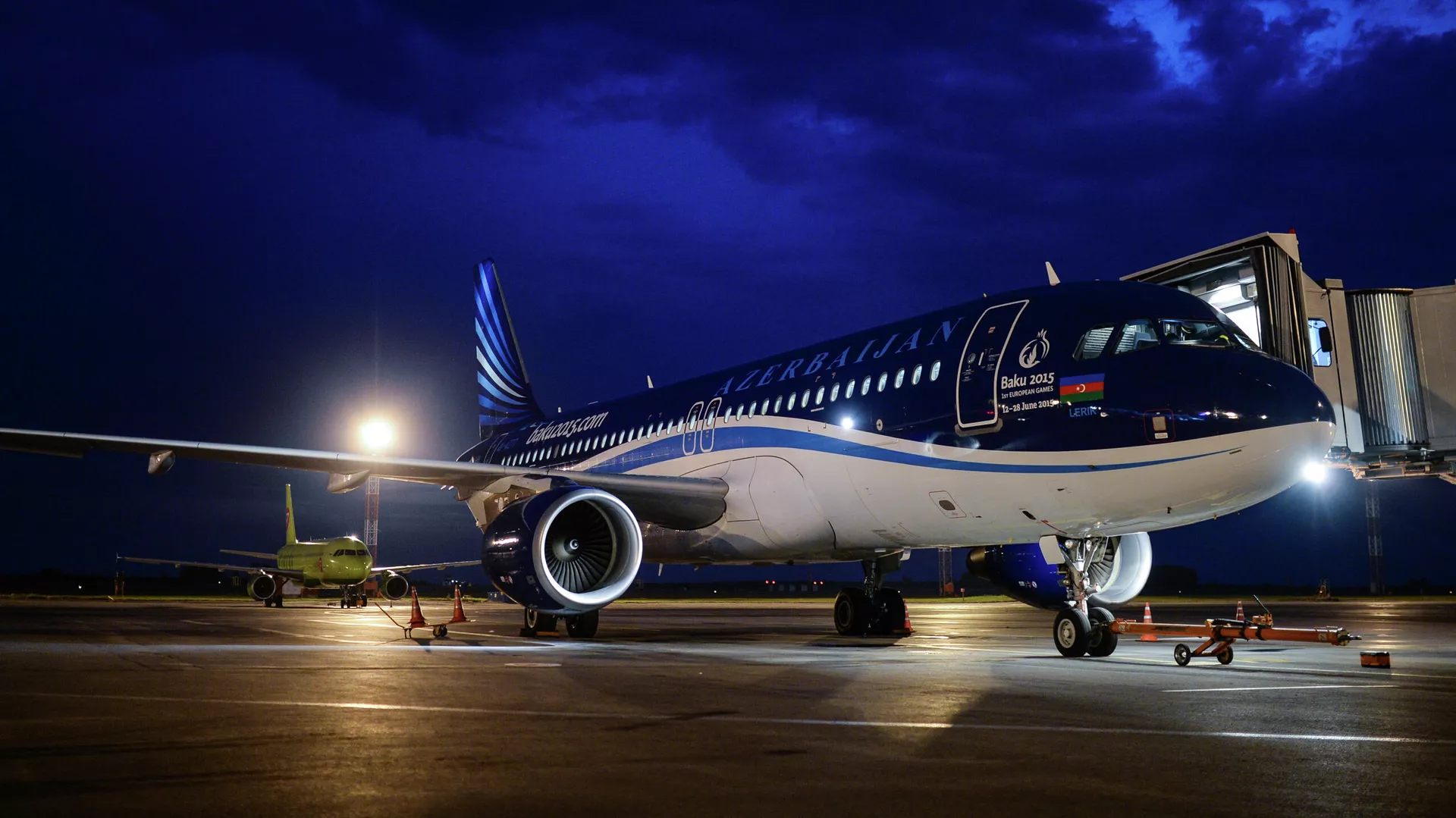 Самолет авиакомпании AZAL
