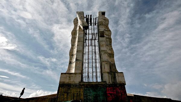Работа турецкого скульптора Мехмета Аксоя Скульптура человечества (Карс), созданная для содействия примирению между Турцией и Арменией - Sputnik Армения