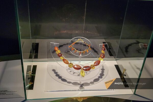 Ոսկե զարդերի ցուցահանդես «Մեծամոր» պատմահնագիտական արգելոց-թանգարանում - Sputnik Արմենիա
