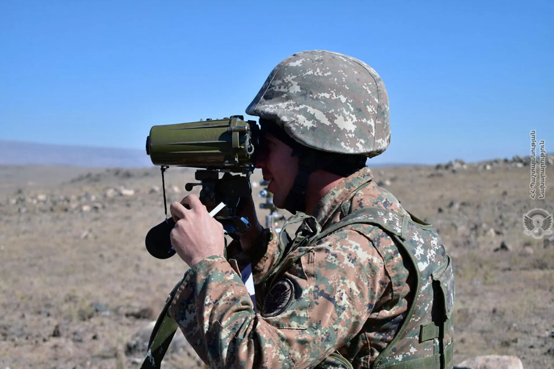 Военнослужащие артиллерийских подразделений во время профессиональных учений Военнослужащие артиллерийских подразделений во время профессиональных учений - Sputnik Армения, 1920, 23.12.2021