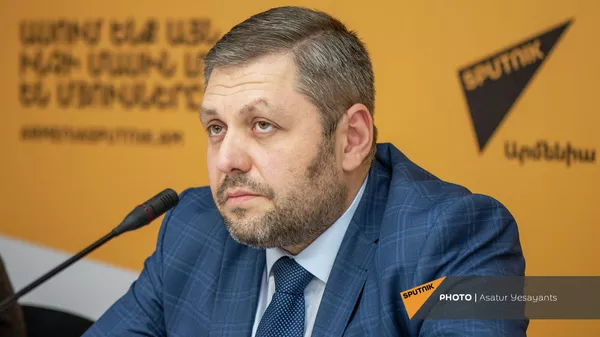 Председатель организационного комитета Карен Иванов во время видеомоста Торговля и развитие (24 декабря 2021). Еревaн - Sputnik Армения