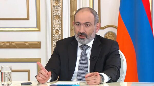Премьер-министр Никол Пашинян отвечает на вопросы СМИ в прямом эфире - Sputnik Армения