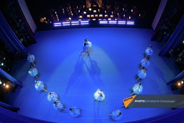 Балет Щелкунчик на сцене театра оперы и балета имени А.Спендиаряна - Sputnik Армения