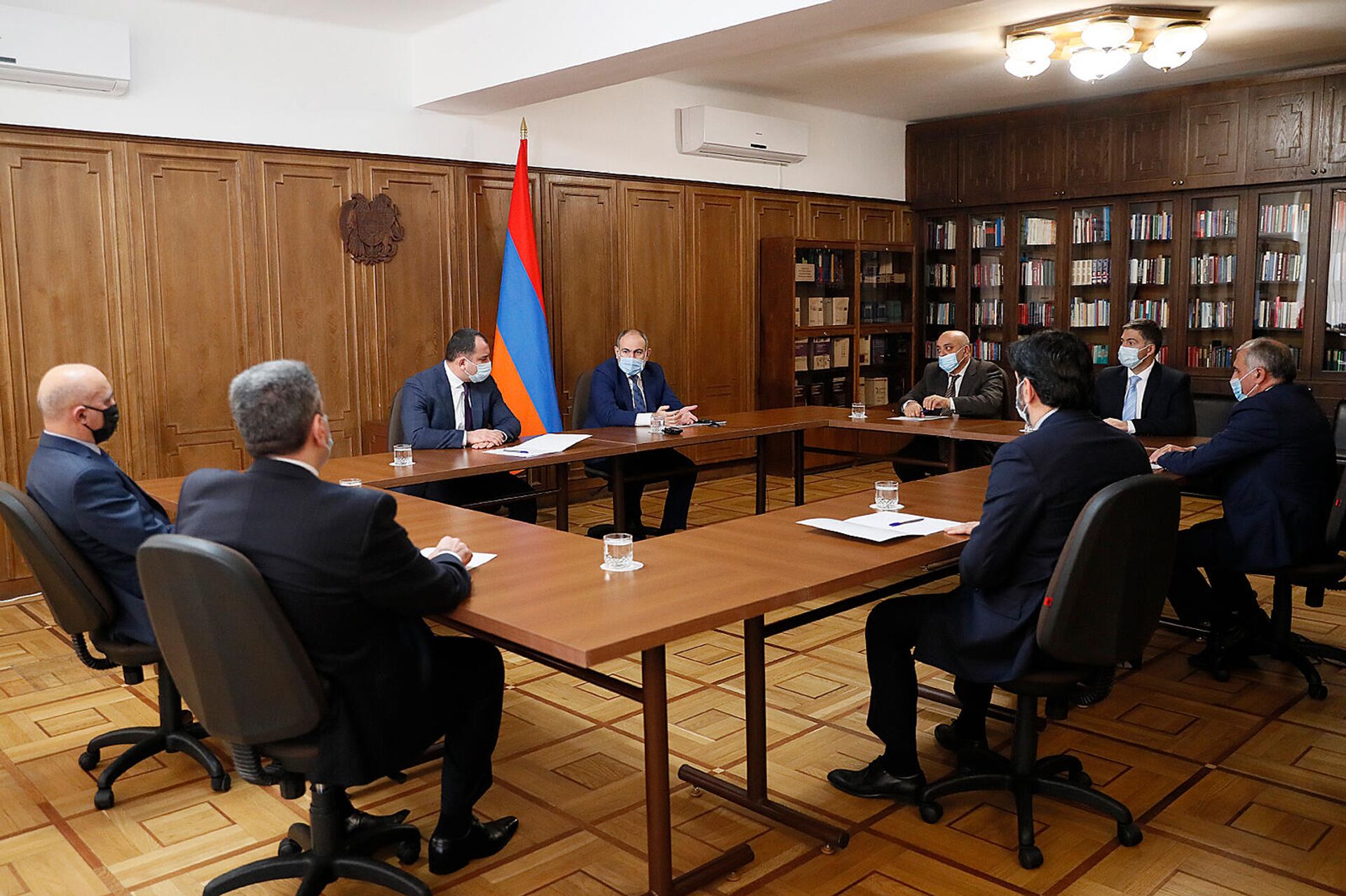 Премьер-министр Никол Пашинян посетил Конституционный суд РА, где встретился с судьями КС (27 декабря 2021). Еревaн - Sputnik Армения, 1920, 27.12.2021