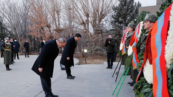 Նիկոլ Փաշինյանն այցելել է Եռաբլուր  - Sputnik Армения