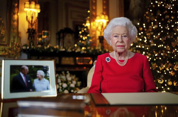Մեծ Բրիտանիայի թագուհի Եղիսաբեթ II-ը հանդես է գալիս Սուրբ ծննդյան շնորհավորանքով - Sputnik Արմենիա
