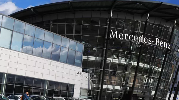 Автосалон Mercedes-Benz  - Sputnik Армения