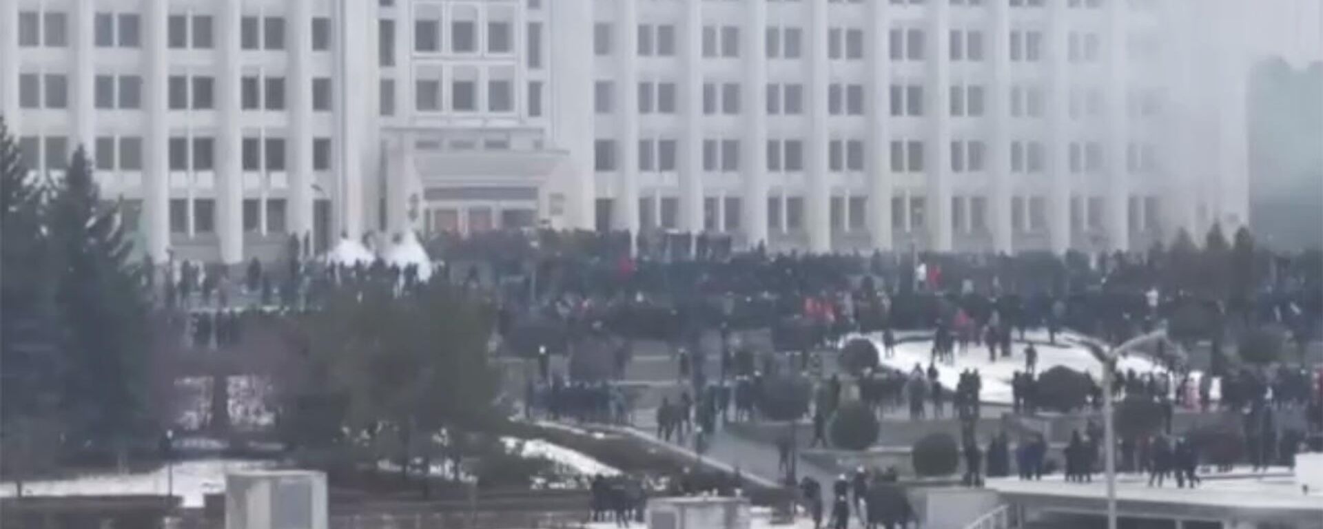 Демонстранты ворвались в здание администрации Алма-Аты - Sputnik Արմենիա, 1920, 05.01.2022