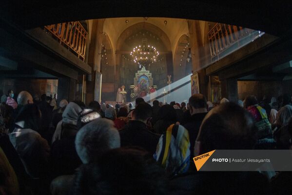 Рождественская литургия в церкви Зоравор Сурб Аствацацин - Sputnik Армения