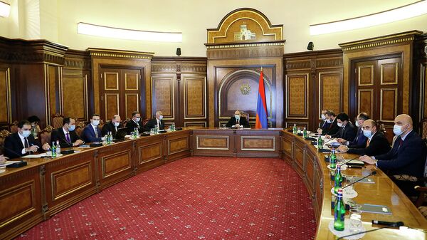 Премьер-министр Никол Пашинян провел совещание, посвященное внедрению универсальной системы декларирования подоходного налога для физических лиц (11 января 2022). Еревaн - Sputnik Արմենիա