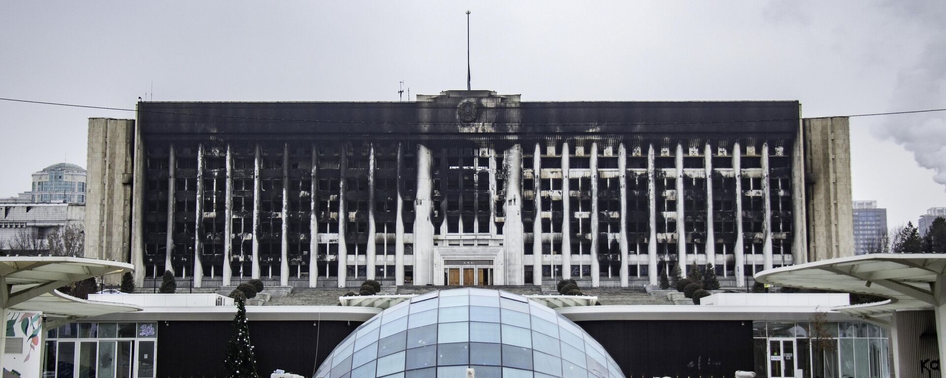 Пострадавшее от пожара здание Акимата в Алма-Ате - Sputnik Армения, 1920, 12.01.2022