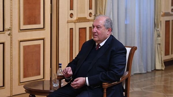 Президент Армен Саркисян встретился с председателем НС Аленом Симоняном (13 января 2022). Еревaн - Sputnik Армения