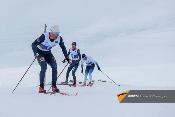 Лидер всех забегов Микаэл Микаелян на Чемпионате Армении по лыжным гонкам - Sputnik Армения