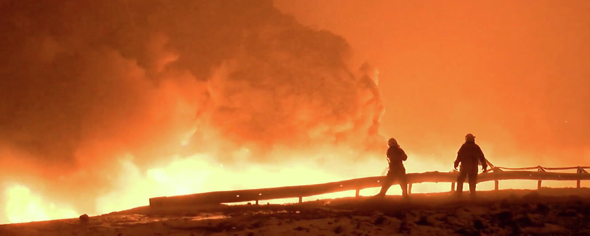 В Пазарчике бушует пламя из-за взрыва нефтепровода - Sputnik Արմենիա, 1920, 19.01.2022