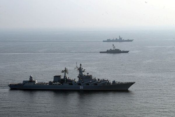 Боевые корабли участвуют в совместных военно-морских учениях России, Ирана и Китая CHIRU-2022. - Sputnik Армения